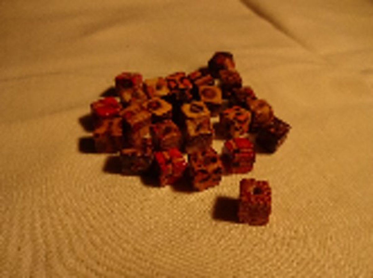 Aanbieding: Aziatische Houten kralen, Blok [ vierkant ] 8mm, gat 1 mm, 15 ZAKJES a 25 STUKS. [ 375 STUKS ]